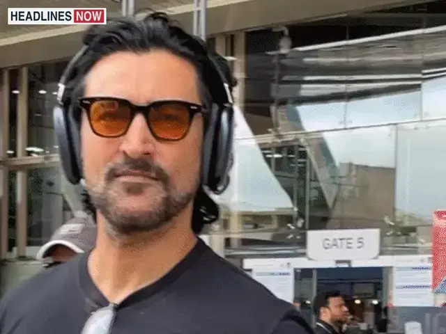 ‘रंग दे बसंती’ के बाद फिर जयपुर पहुंचे कुणाल कपूर:नए प्रोजेक्ट की शूटिंग के लिए आए, एयरपोर्ट पर फैंस के साथ खिंचवाई तस्वीरें