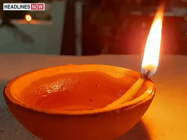 अंधेरे में जलता हुआ एक मिट्टी का दीया