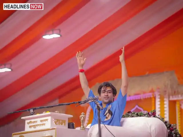 शास्त्री बोले-समाज जातियों के नाम पर आपस में उलझ रहा : कथा में कहा- भारत को विश्वगुरु बनाने के लिए हिंदुओं का एकजुट होना जरूरी